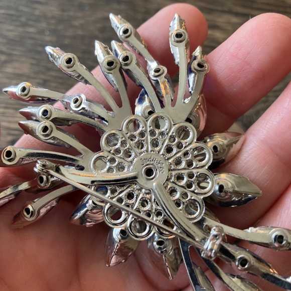 Judy Lee set blue rhinestone Aurora Borealis brooch and clip earrings - Picture 2 of 5